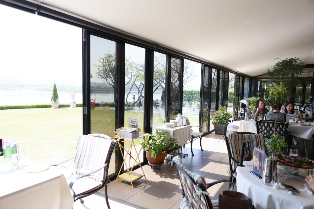 프라움레스토랑 팔순잔치 야외파티 출장가족사진11