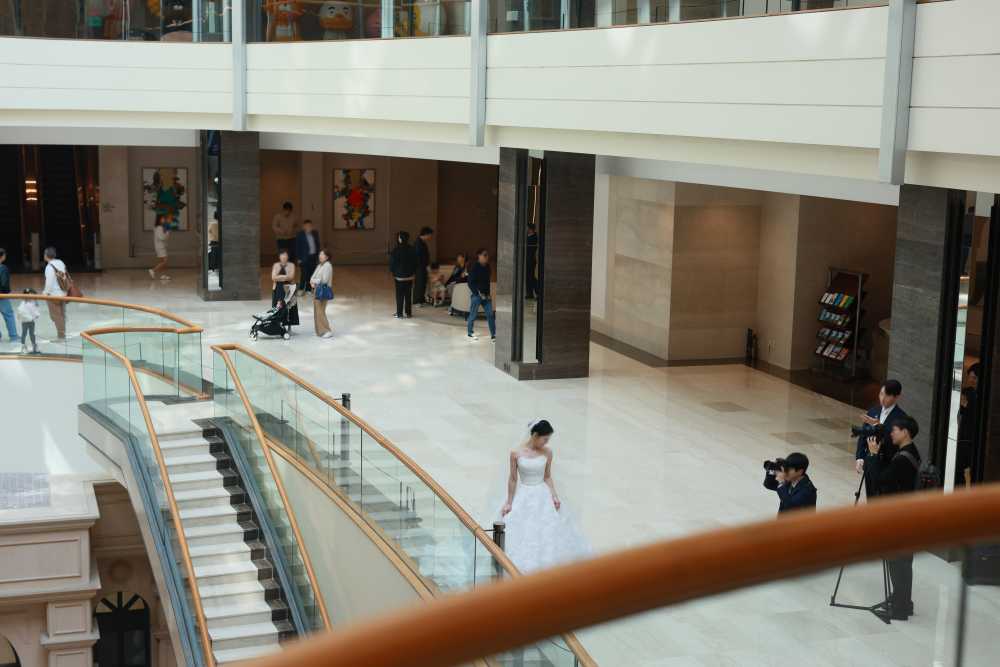 로비는 채광이 잘 되어 촬영 포인트가 많다. 잠실 롯데호텔 상수연 출장사진 영상제작 후기