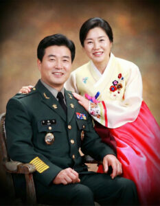 군인 가족사진 부부 액자