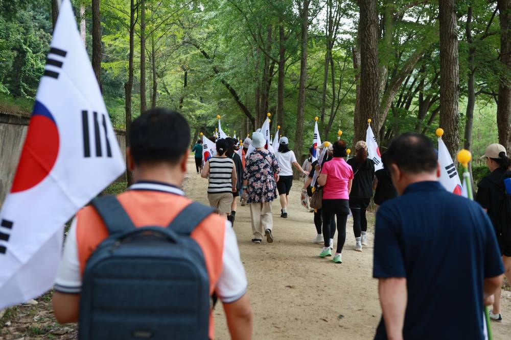 징소리와 함께 걷기대회 시작 남양주시지부 한국자유총연맹 광복절 평화통일기원 시민걷기대회 행사
